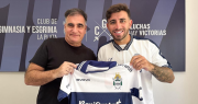 Agustín Auzmendi posó con la camiseta de Gimnasia y apunta al amistoso ante Agropecuario