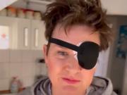 Una conductora de TV perdió un ojo en un trágico accidente con fuegos artificiales: De repente, estaba tirada en el suelo