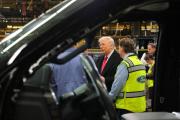 Ford suspende a trabajador que gritó “defensor de pedófilos a Trump” en una visita a una fábrica: esto se sabe