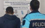 Cayó por el olfato: ladrón coqueto en La Plata se robó 17 perfumes de una barbería