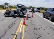 Coche argentino volcó en San José y sus ocupantes resultaron heridos