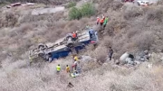 Tragedia en Arequipa: Tres muertos y más de 20 heridos tras volcadura de bus (VIDEO)