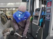 La nafta en Argentina se paga casi lo mismo que en Brasil, pero menos que en Uruguay, Chile y Perú