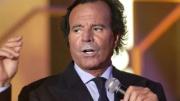 Julio Iglesias se defiende mientras su exfotógrafo revela más hechos