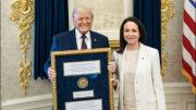 Corina Machado le entregó su medalla del Nobel de la Paz a Donald Trump
