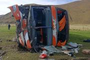 Bus interprovincial se despista en la vía Nazca–Puno y deja dos personas heridas –