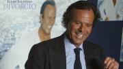 Julio Iglesias dice que son “absolutamente falsas” las acusaciones sexuales de las exempleadas
