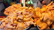 Rebaja el precio de la carne de pollo y se cotiza hasta en Bs 17,5 en La Paz