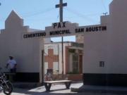 Quisieron tener relaciones sexuales en un cementerio y fueron víctimas de un violento asalto