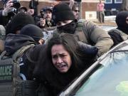 Ahora el ICE arrastra a una estadounidense fuera de su auto en Minneapolis: Pensé que iba a morir