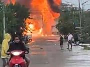 Pánico, explosiones y llamas enormes por el incendio de un depósito de garrafas en Tucumán