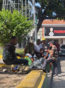 Piden desalojar a alcohólicos de la plaza Lourdes