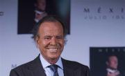 Así reclutaba a sus empleadas Julio Iglesias, denunciado por agresión sexual y acoso laboral