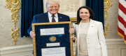 Controversia por el gesto de Corina Machado de dar el Premio Nobel de la Paz a Donald Trump