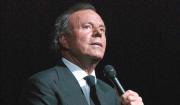 Julio Iglesias emite comunicado y niega acusaciones sexuales