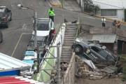 Arequipa: Patrullero policial cae sobre una vivienda en Tiabaya –