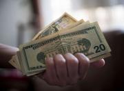 Autoridades venezolanas alistan la reanudación de la venta oficial de dólares en el mercado