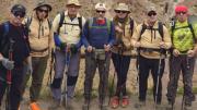 Aconcagua: veteranos de guerra argentinos y británicos recuperan fuerzas antes de hacer cumbre “por la paz”