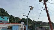 Instalan luminarias solares en la Caracas-La Guaira