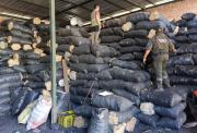 Santa Elena: Decomisan 1.800 sacos de carbón y madera de guayacán