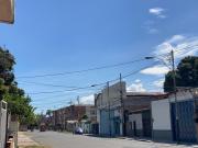 Cables colgando representan peligro en la 5ta Av. de Santa Rosa