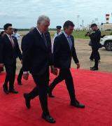 Rodrigo Paz viajó a Paraguay sin entregar el poder a Lara