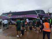 La Selección Boliviana llegó a Tarija en medio de un gran recibimiento para el duelo ante Panamá