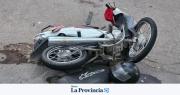 Murió tras chocar con una camioneta y quedar debajo de un colectivo