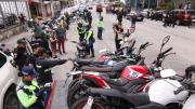 ATM sanciona a motociclistas en Guayaquil por no tener licencia tipo A y genera reclamos