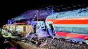 España en shock: descarrilaron dos trenes de alta velocidad y murieron al menos 21 personas
