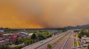Las comunas del Biobío que tendrán toque de queda por incendios forestales: revisa los horarios y sectores