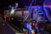Choque y descarrilamiento de trenes sacuden el sur de España