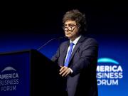 Milei viaja con Caputo a Davos: se reunirán con CEOs en la cumbre donde estarán Trump y el FMI