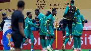 Senegal es campeón de la Copa Africana en una de las finales más polémicas de la historia en la que incluso abandonaron la cancha en pleno partido
