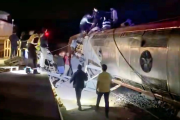 (VIDEO) España: Al menos 39 muertos al descarrilar dos trenes de alta velocidad