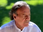 Julio Iglesias intenta frenar la investigación en España por agresión sexual: qué dice el escrito que presentó su defensa