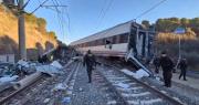 Suben a casi 40 los muertos por la colisión de dos trenes en España