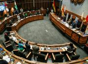 Senadores reciben Bs 397.440 en crédito telefónico por año; les piden que renuncien al beneficio