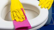 Cómo limpiar el asiento del inodoro y dejarlo libre de manchas amarillas