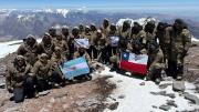 Andinistas del Ejército de Argentina y de Chile hicieron cumbre en el Aconcagua
