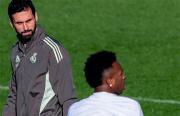 Arbeloa: Vinícius estará en el campo siempre que esté disponible