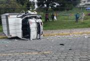 Camión sufrió accidente en el sur de Quito y fue asaltado: lo que se sabe