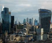 Legisladores británicos piden pruebas de estrés de IA en bancos ante aumento de riesgos