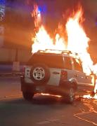 Una pareja acababa de salir del mecánico y su auto se prendió fuego en pleno centro