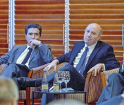 Briones reaparece en la “Moneda Chica” y entrega a Quiroz paquete de cambios para destrabar la permisología