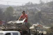 [Fotos] El trabajo de remoción de escombros en Penco y Lirquén tras devastadores incendios forestales