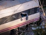 Escapó por una ventana rota y caminó descalza por las vías: la historia de la nena de 6 años que sobrevivió al choque de trenes de España donde murió su familia
