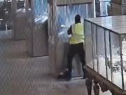 Se conoció el impactante video del robo al Louvre: así se llevaron las joyas millonarias