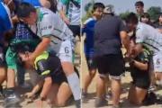 (VIDEO) Escándalo en Bahía Blanca: una árbitra fue atacada en pleno partido amateur