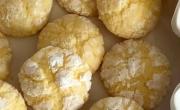 Crocantes por fuera y húmedas por dentro: receta de galletitas craqueladas de limón, tiernas y deliciosas